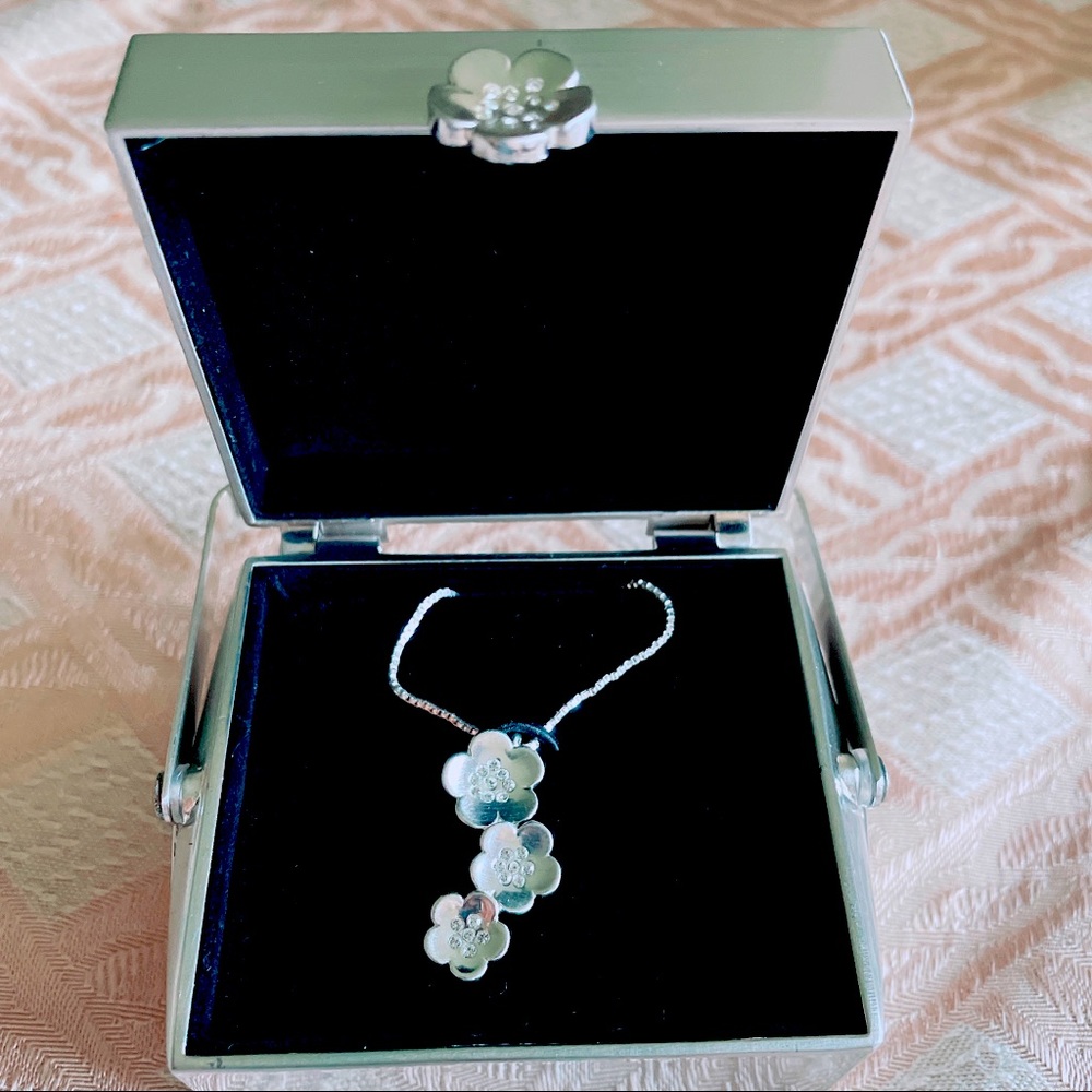 Things remembered floral silver necklace